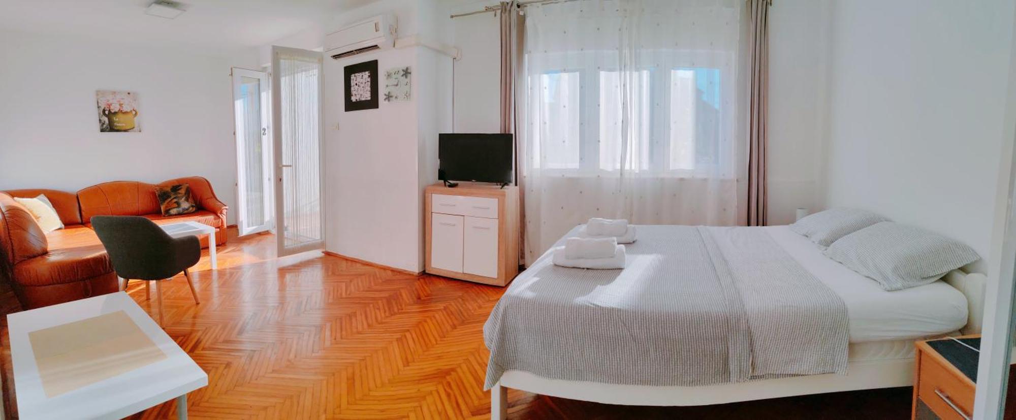 Apartmani Bojana ロヴィニ エクステリア 写真