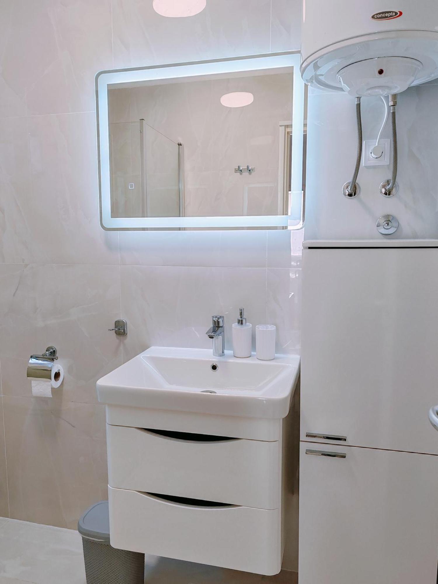Apartmani Bojana ロヴィニ エクステリア 写真