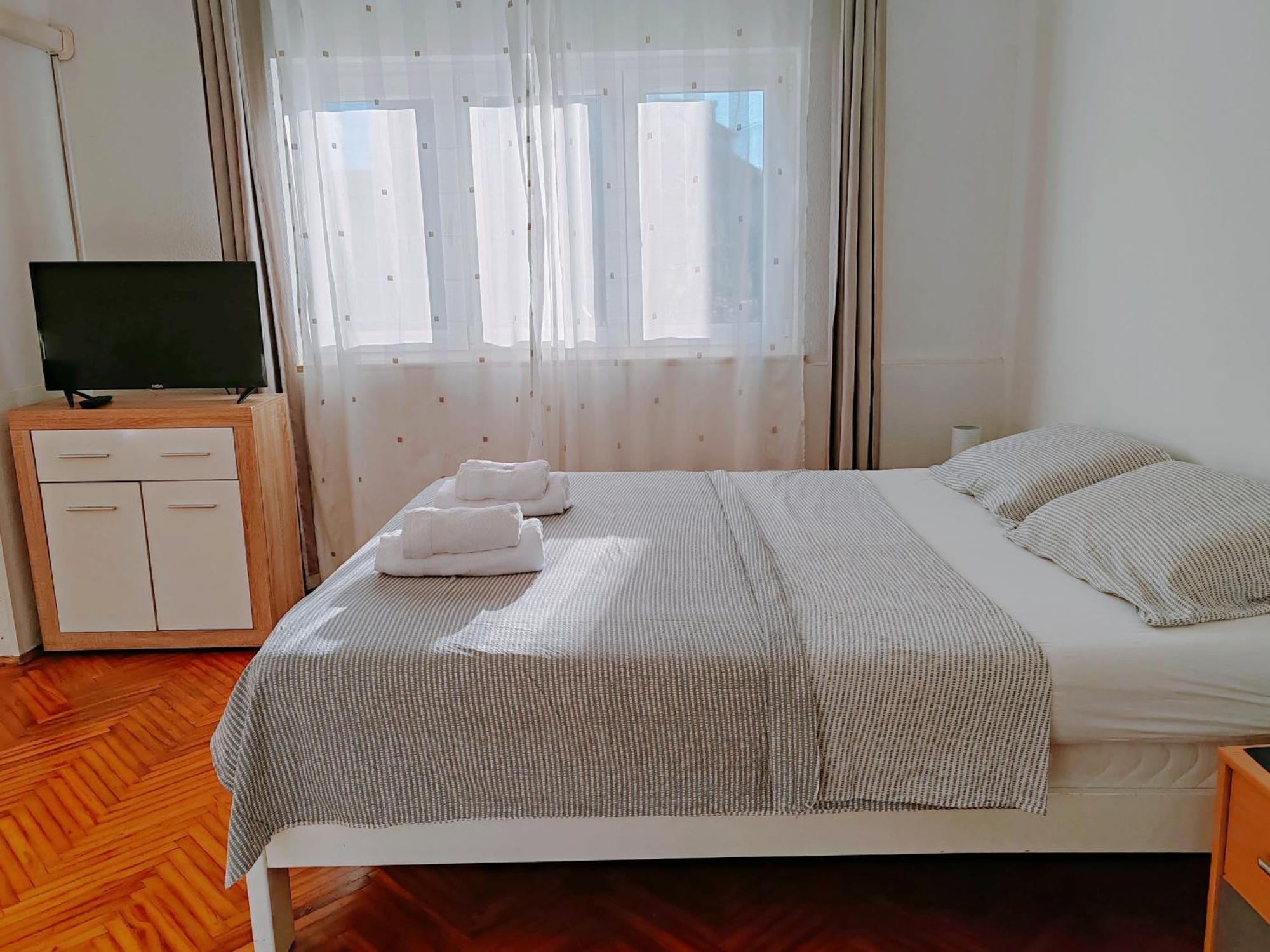 Apartmani Bojana ロヴィニ エクステリア 写真